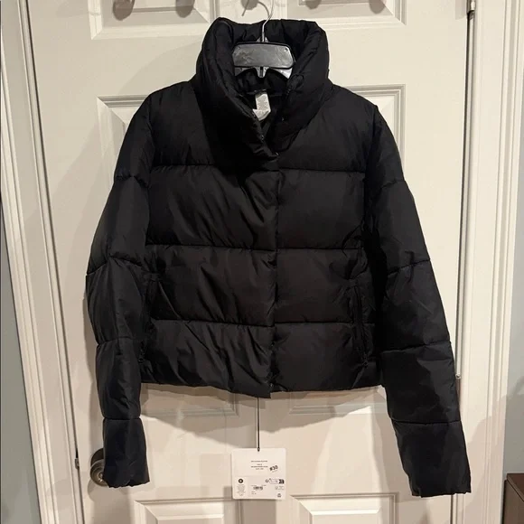 Alo Gold Rush Puffer in Black - Picture 7 of 11